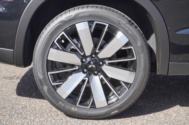 New 2025 Black Diamond Mitsubishi SE image 6