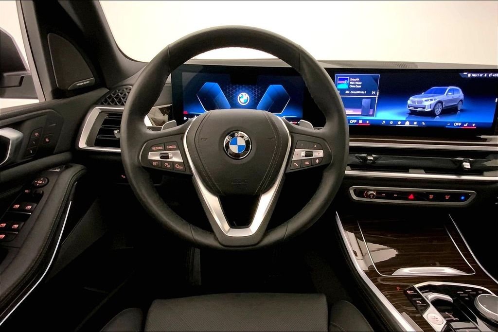 Certified Used 2026 Skyscraper Grey Metallic BMW  image 4