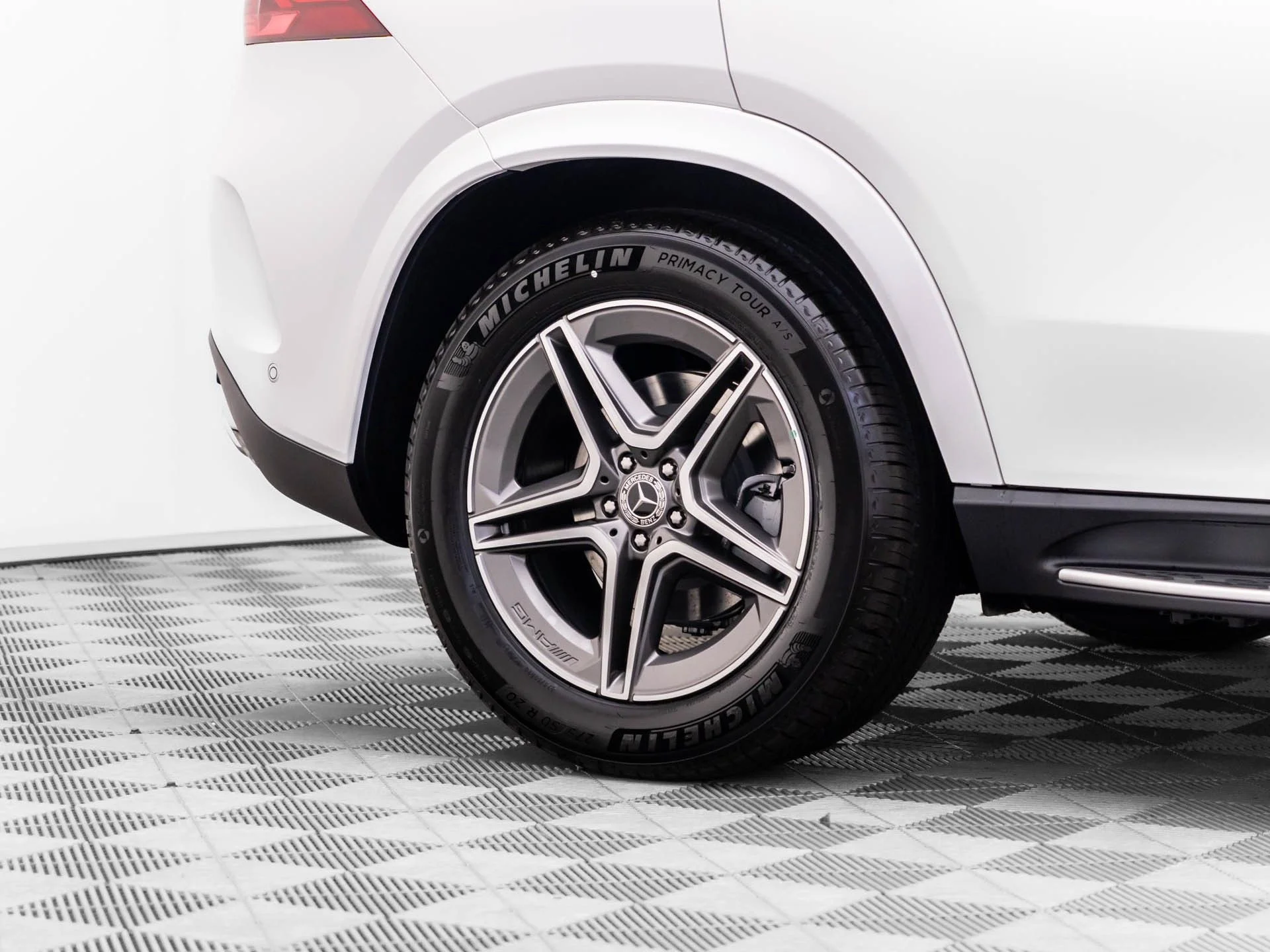 New 2026 White Mercedes-Benz GLE 450 image 37