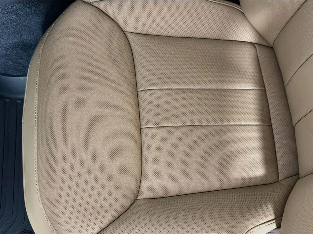 New 2027 Fuji White Land Rover SE image 20