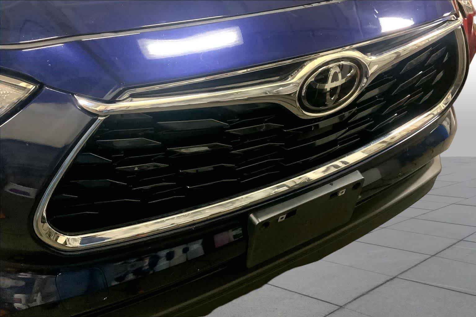 Used 2023 Blueprint Toyota Limited image 30
