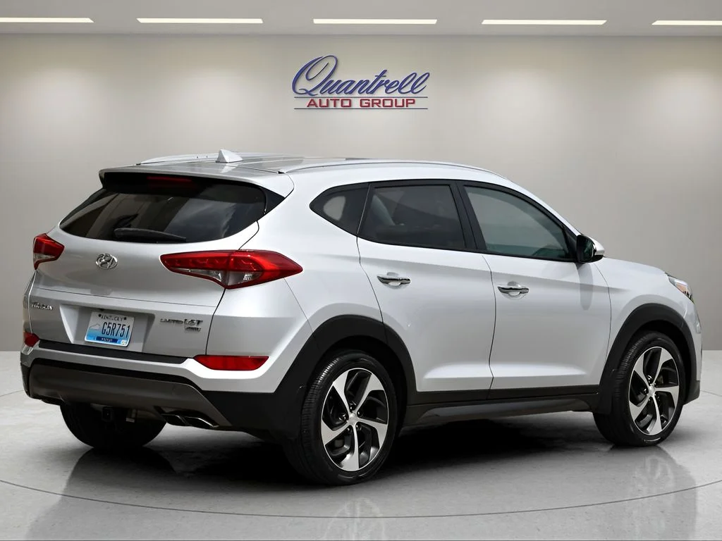 Used 2016 Chromium Silver Hyundai Limited image 4