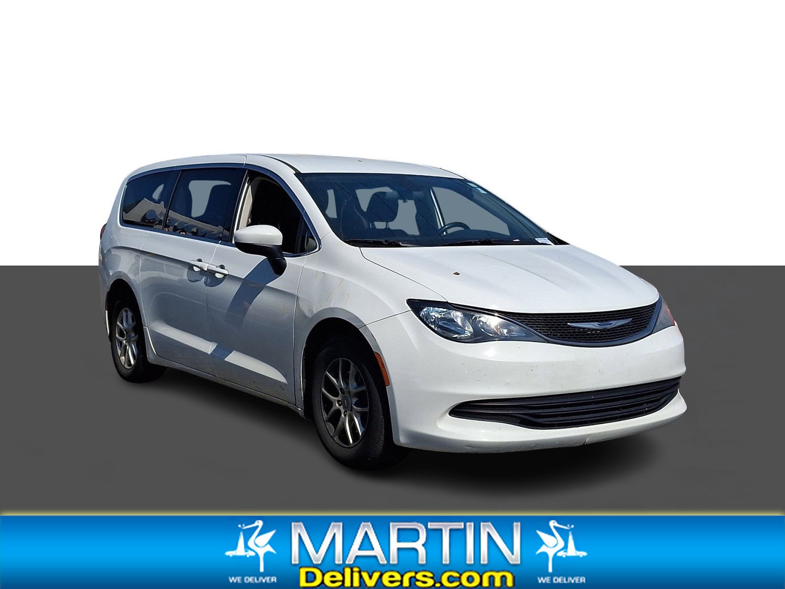2020 Chrysler Voyager LX's photo