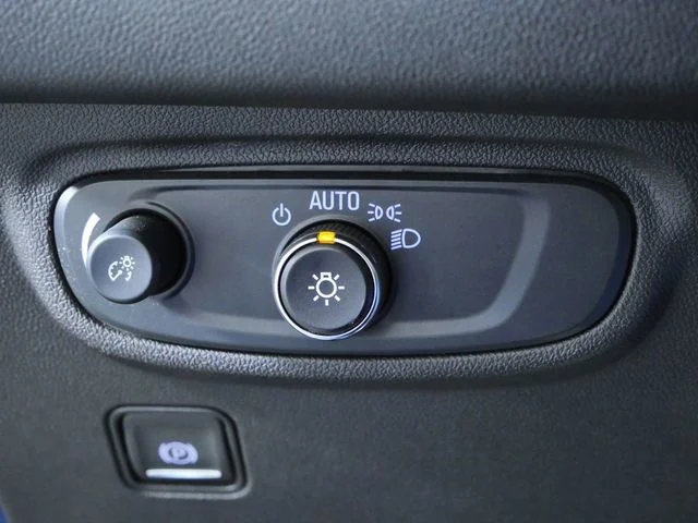 Used 2024 Blue GMC SLE image 21