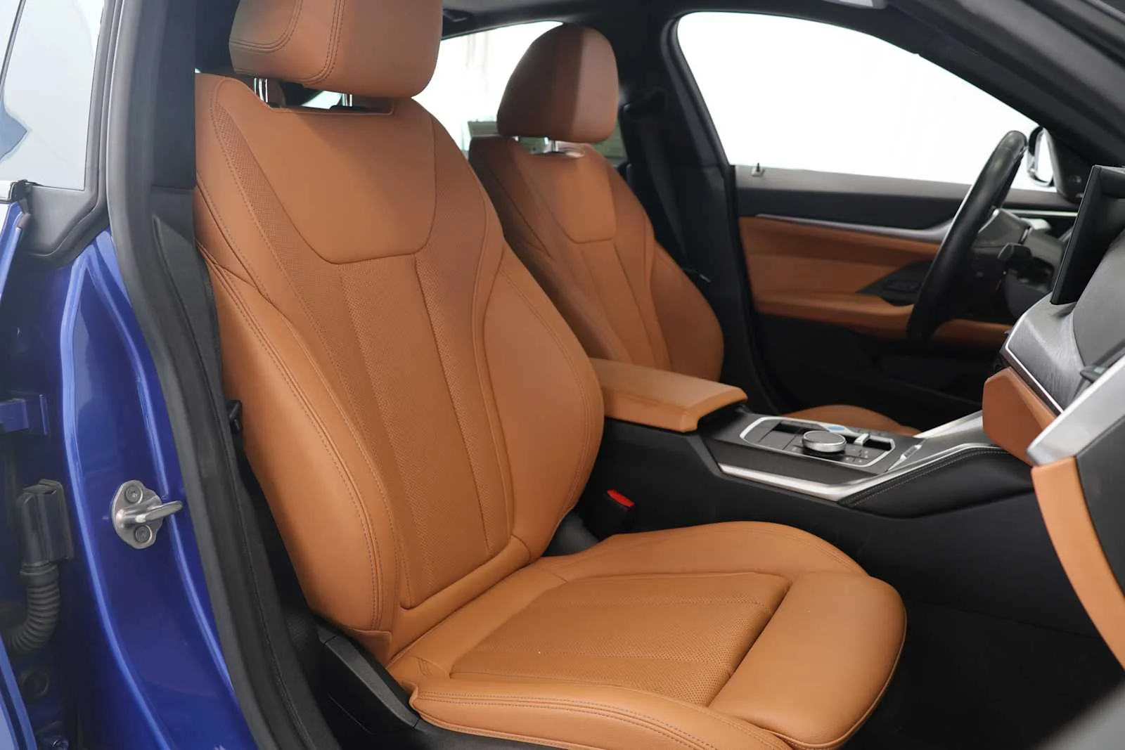 Used 2023 Portimao Blue Metallic BMW eDrive40 image 30