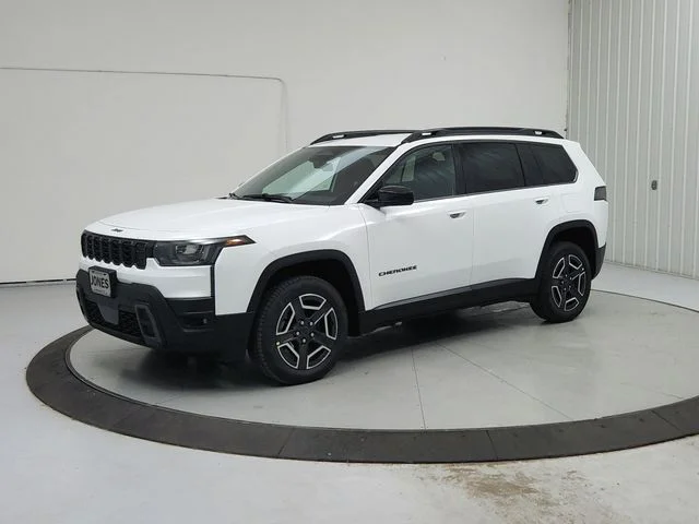 New 2026 Bright White Clear-Coat Exterior Paint Jeep Laredo image 3