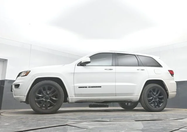 Used 2019 Bright White Clearcoat Jeep Altitude image 33