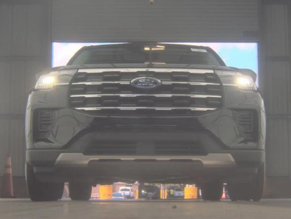 Used 2025 Black Metallic Ford Active image 4