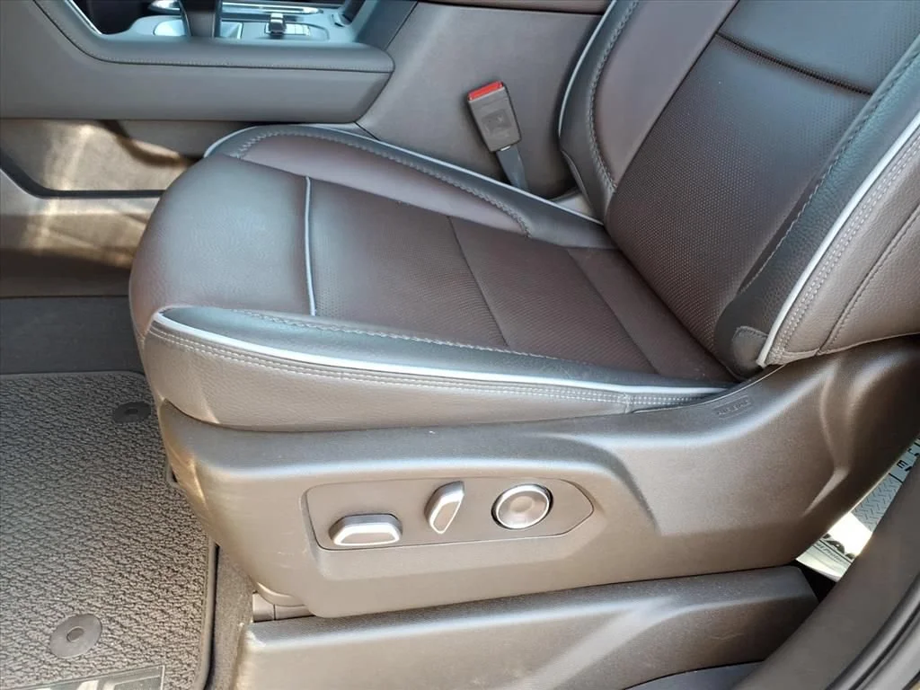 Used 2025 Onyx Black GMC Denali image 4