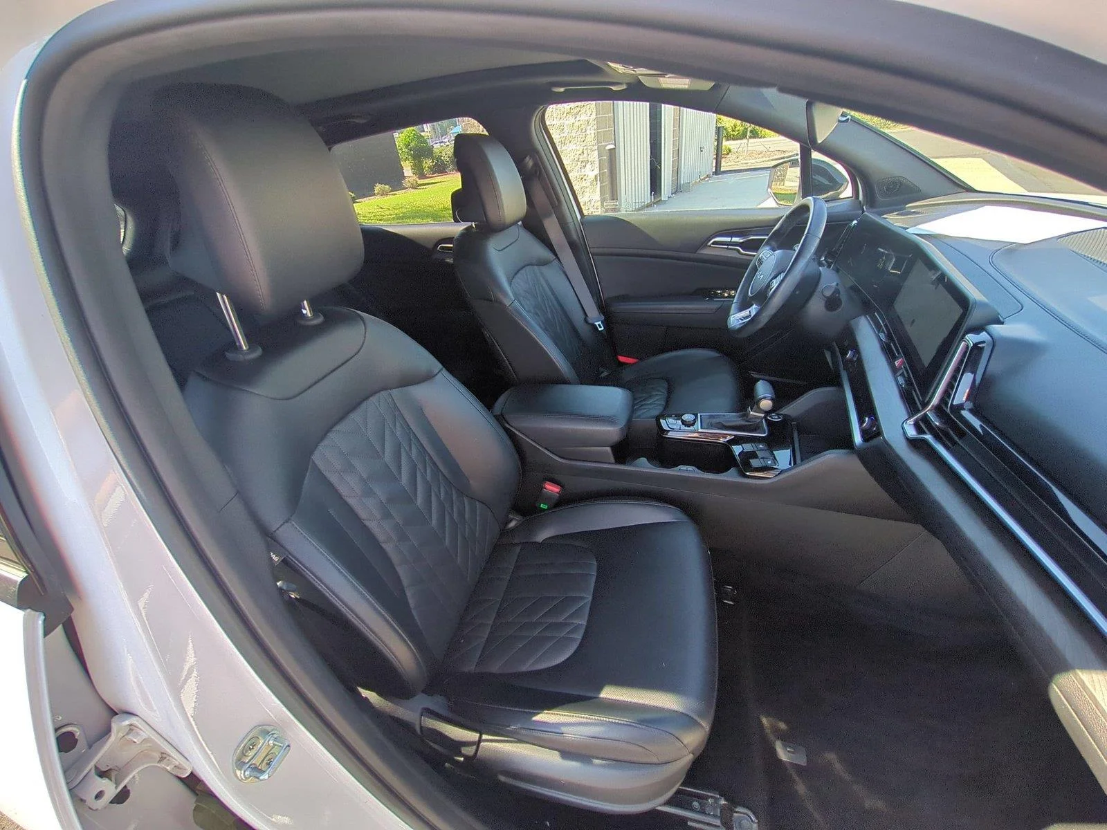 Used 2024 Glacial White Pearl Kia X-Line image 39
