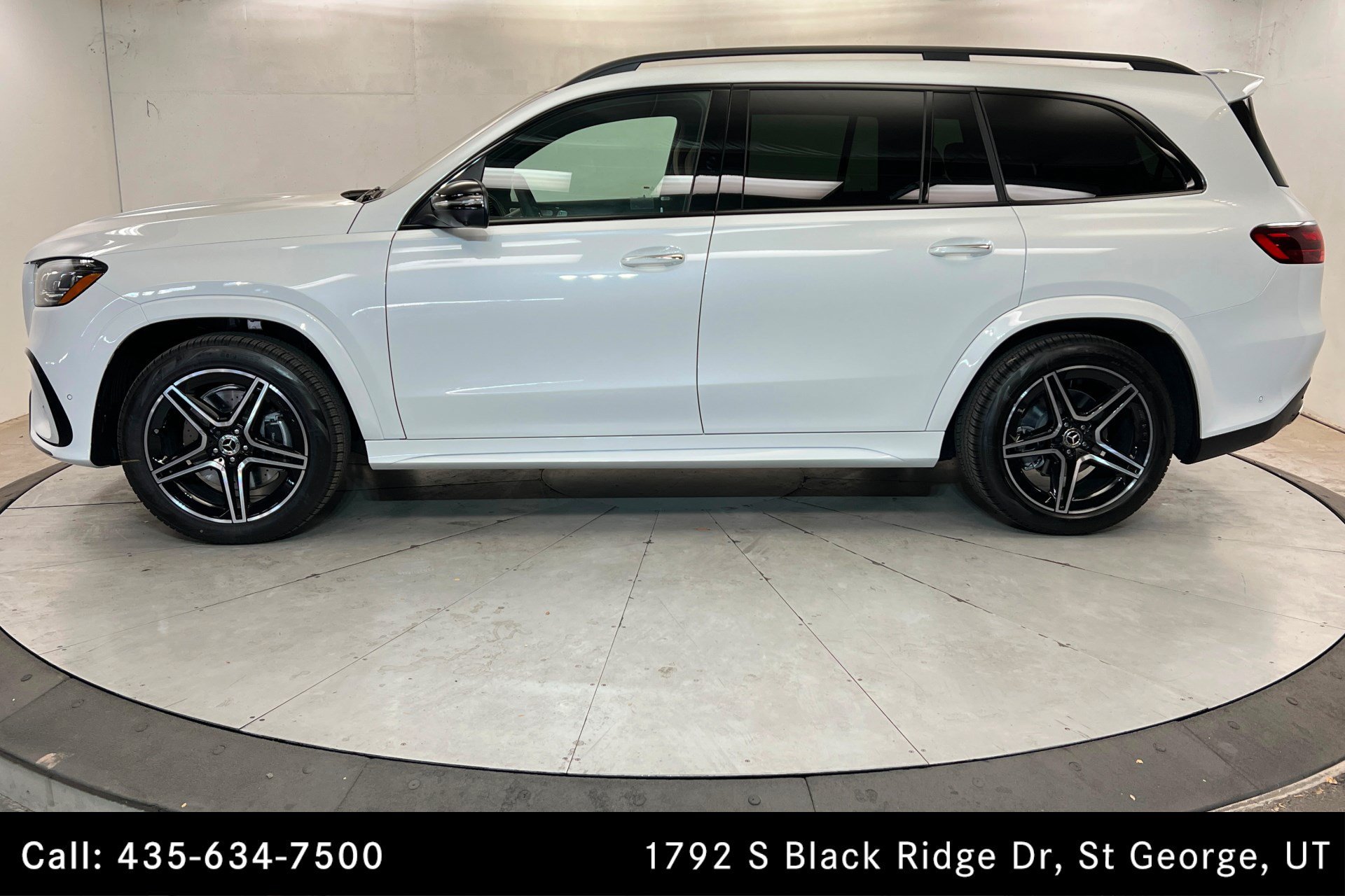 Certified Used 2026 MANUFAKTUR Moonlight White Metallic Mercedes-Benz GLS 450 image 2