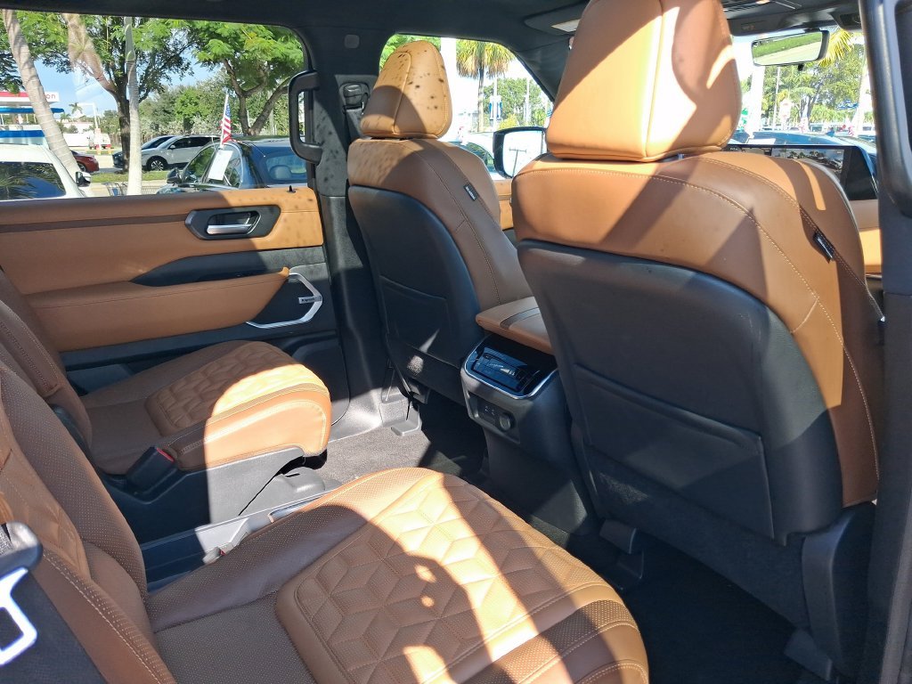 Used 2025 White Nissan Platinum Reserve image 26