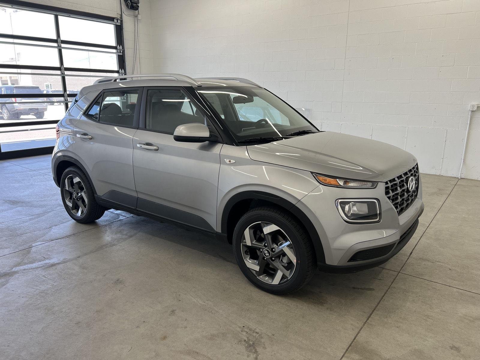 New 2026 Shimmering Silver Hyundai SEL image 5