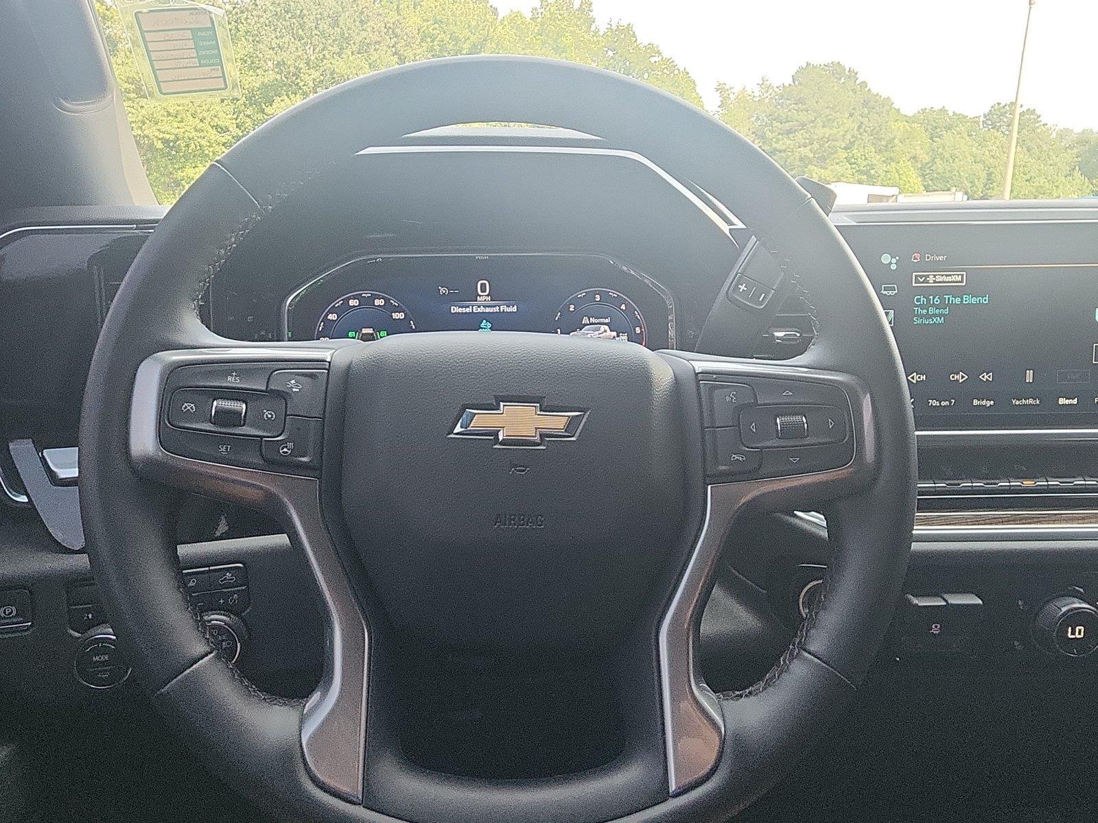 Used 2025 Summit White Chevrolet LT image 15