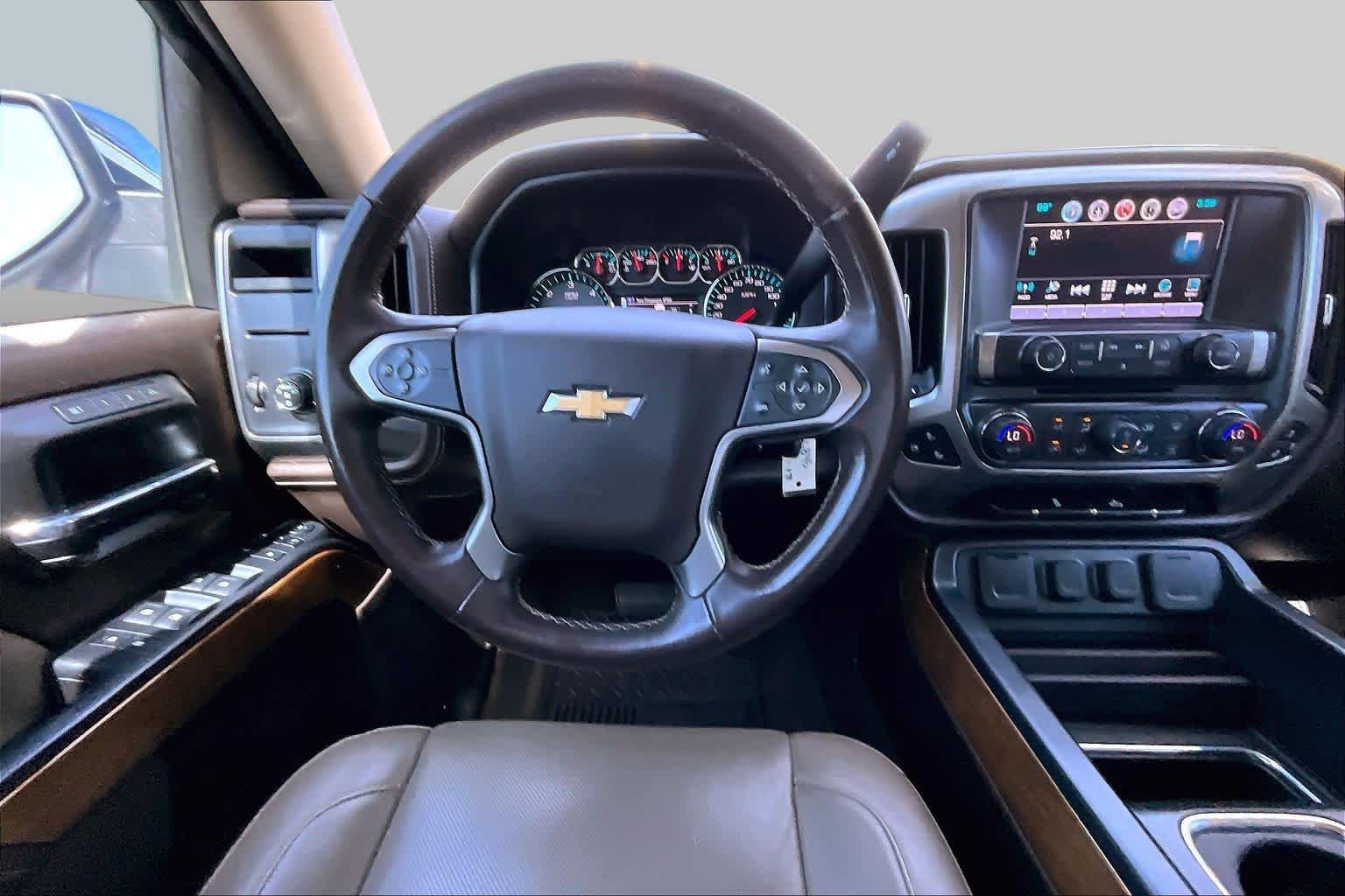 Used 2018 Iridescent Pearl Tricoat Chevrolet LTZ image 6