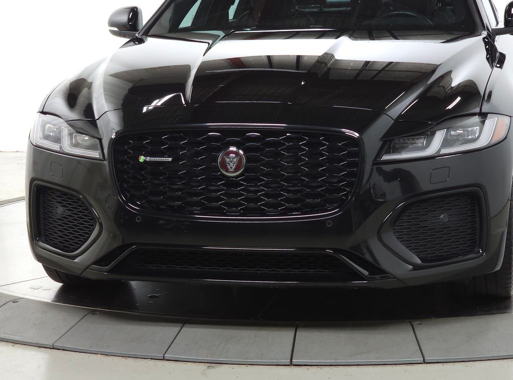 Used 2022  Jaguar R-Dynamic SE image 12