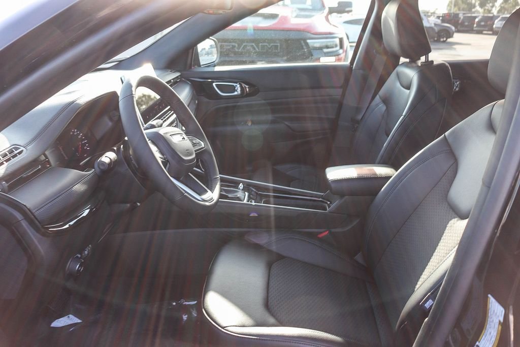 New 2026 Diamond Black Jeep Latitude image 20
