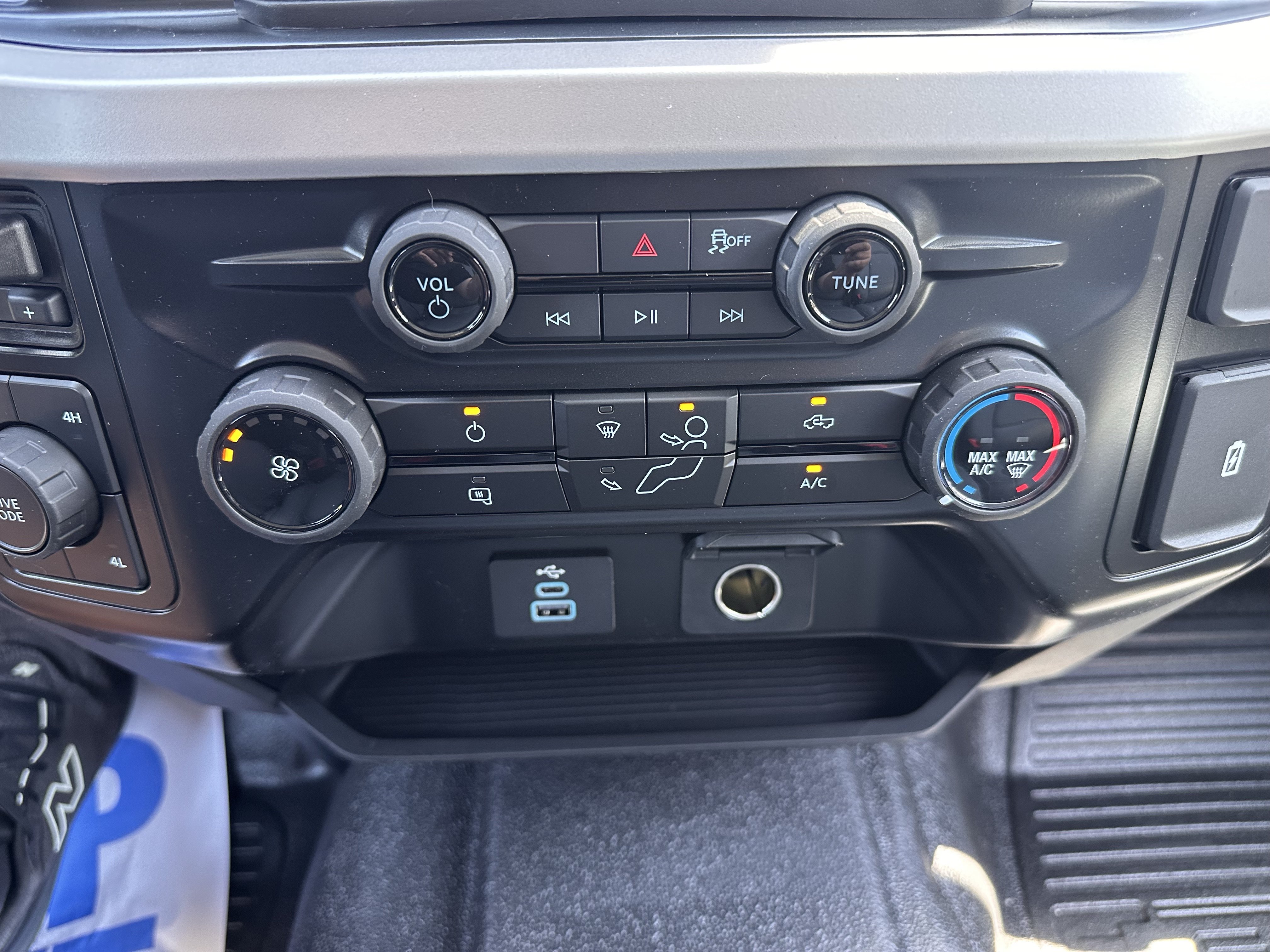 New 2026 Oxford White Ford F-250® XL image 27