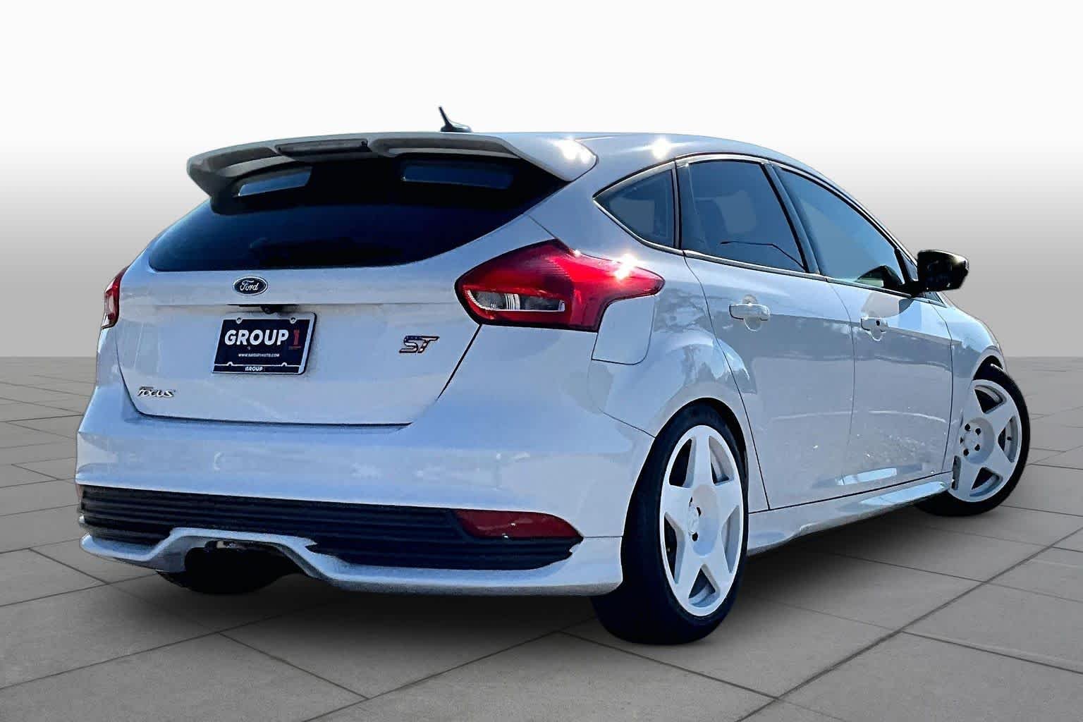 Used 2017 Oxford White Ford ST image 13