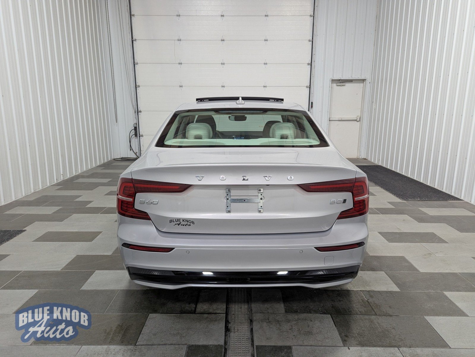 2023 Volvo S60 B5 Plus photo 3