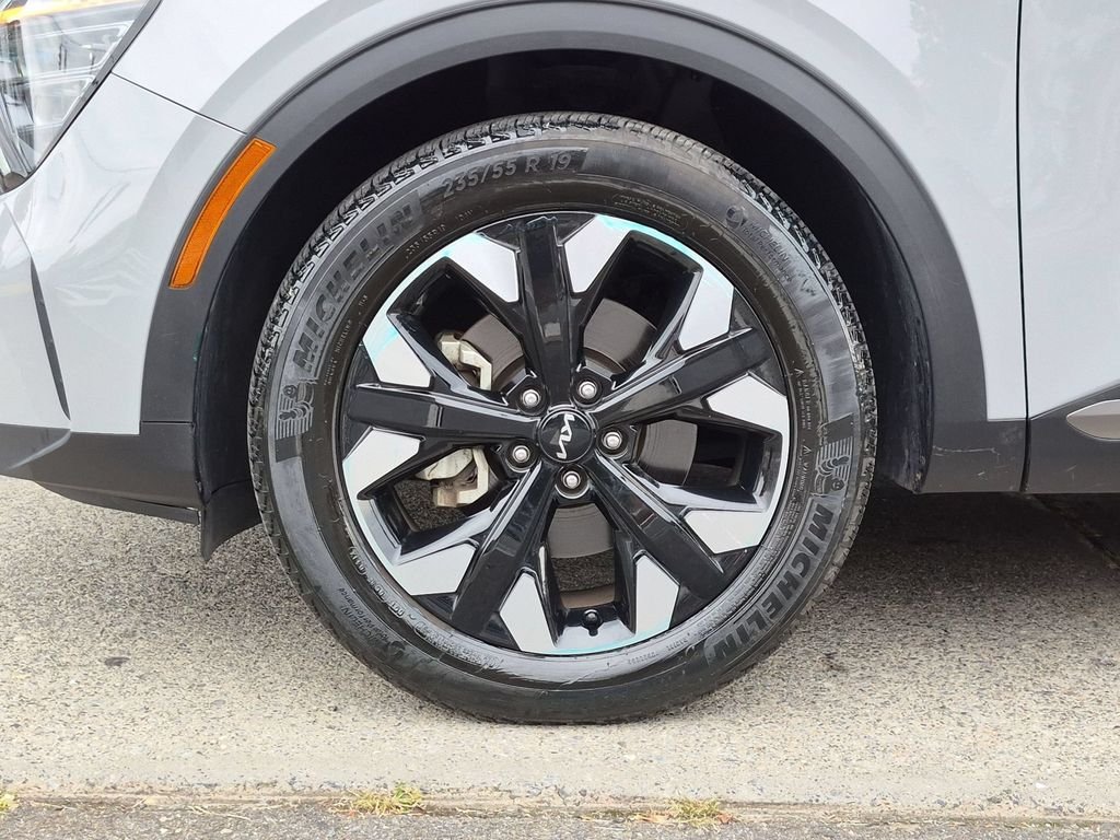 Certified Used 2024 Gray Kia X-Line image 28