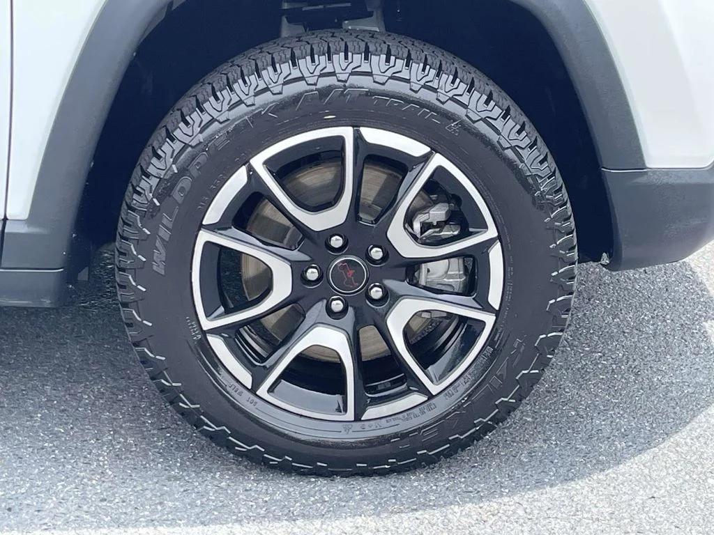 Certified Used 2025 White Jeep Trailhawk image 10