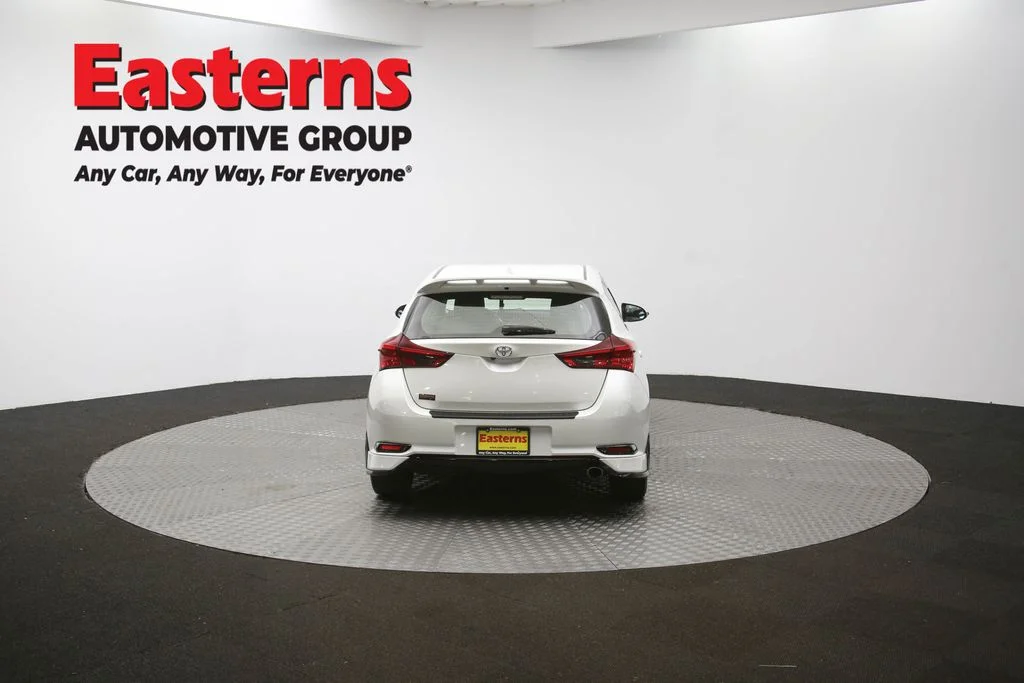Used 2018 White Toyota Base image 33