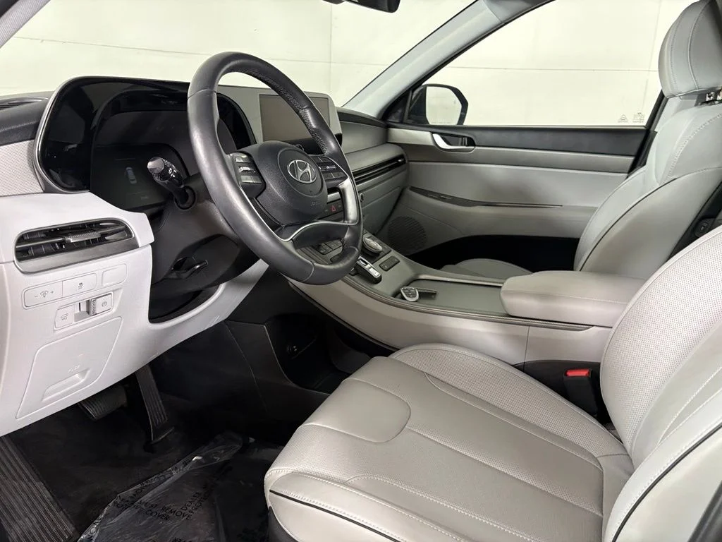 Used 2025 Black Hyundai SEL image 23