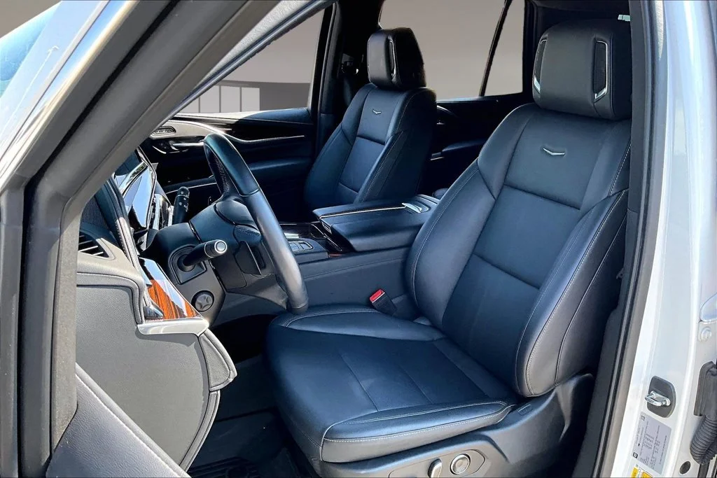 Used 2021 White Cadillac Luxury image 27