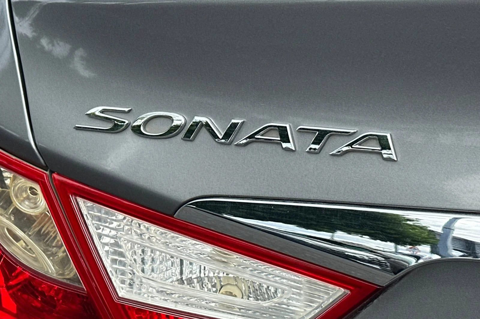 Used 2014 Harbor Gray Metallic Hyundai GLS image 23