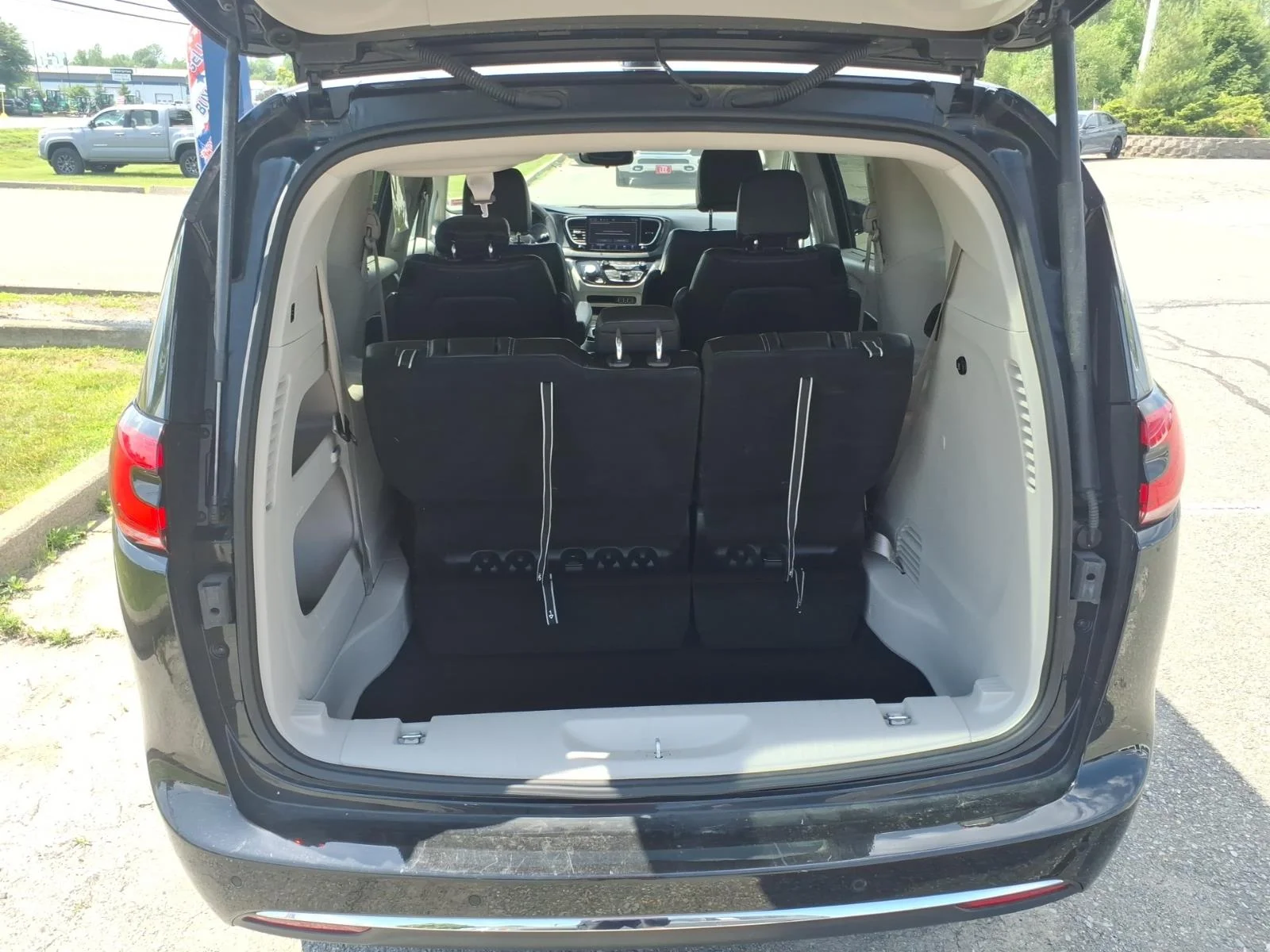 Used 2024 Diamond Black Chrysler Touring L image 12