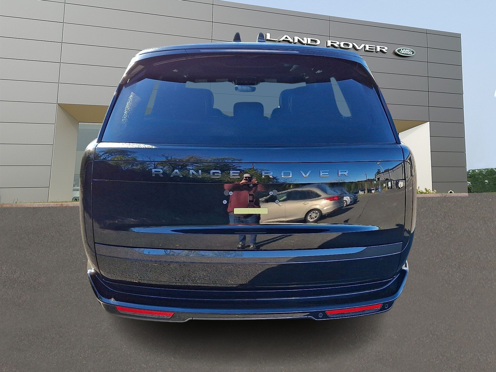 New 2027 Santorini Black Land Rover SE image 7