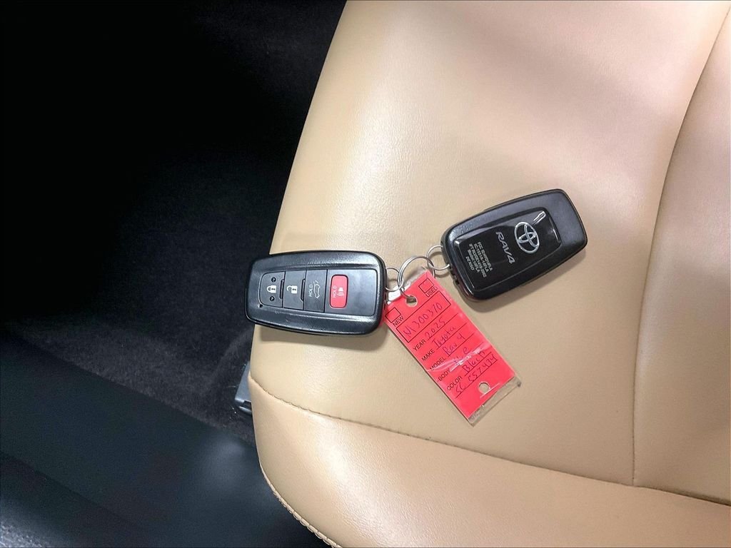 Used 2025 Black Toyota XLE Premium image 31