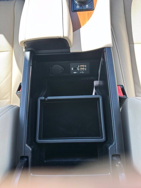 Used 2022 White Lexus 450h image 40