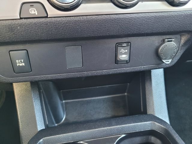 Used 2018 White Toyota SR image 25