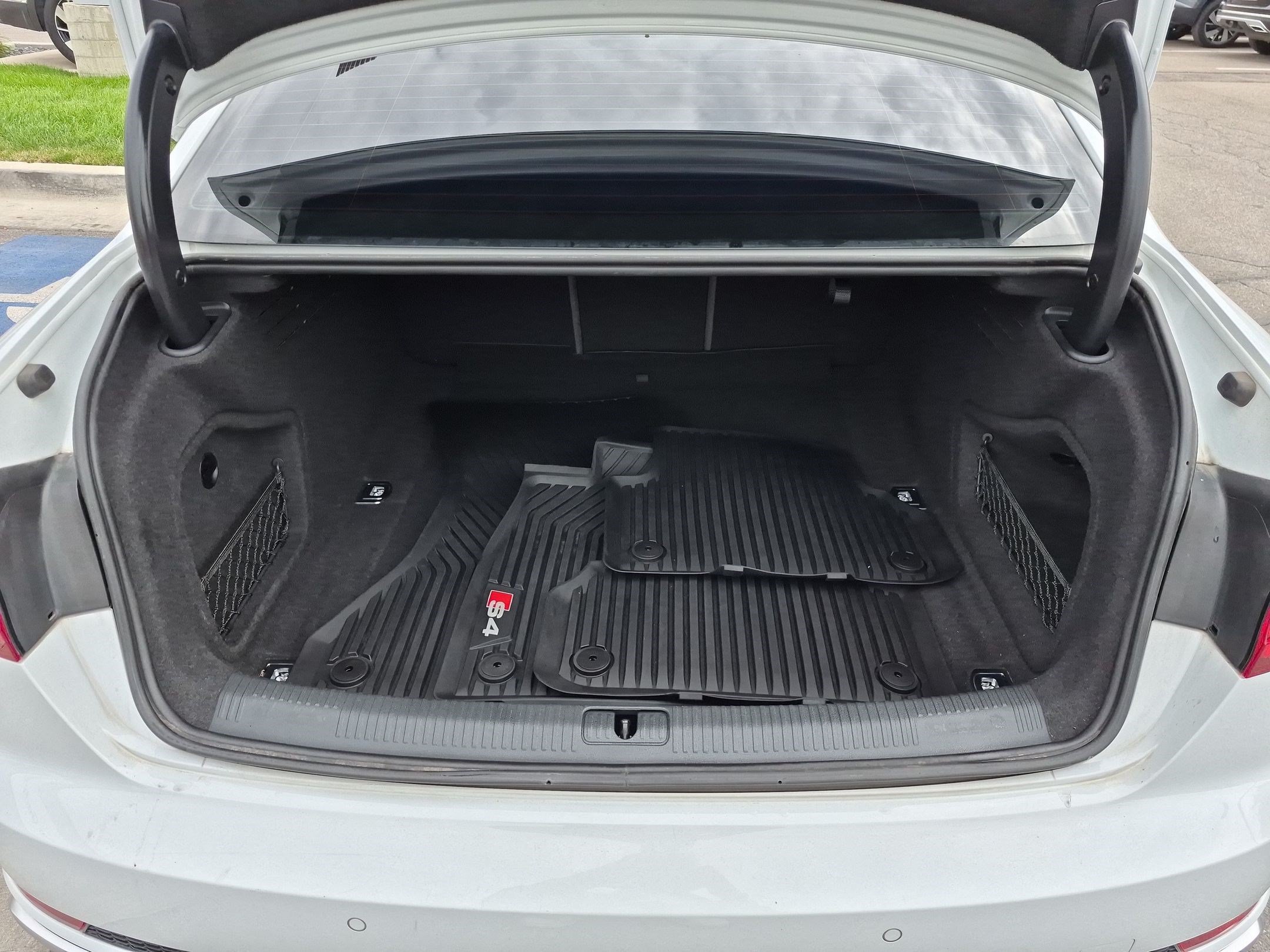 Used 2018 Glacier White Audi Premium Plus image 29