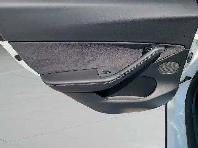 Used 2021 White Tesla Long Range image 17