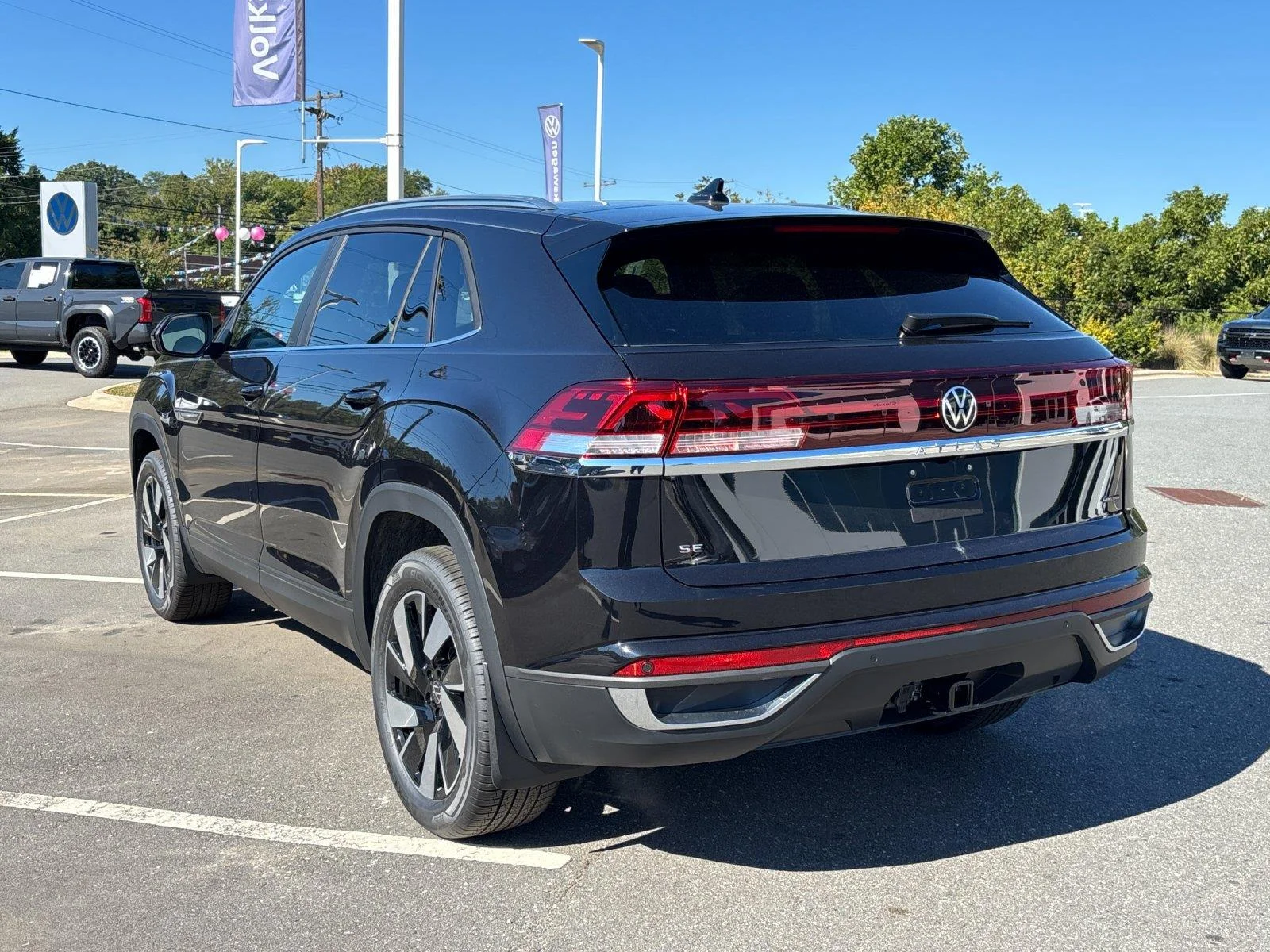 New 2026 Deep Black Pearl Volkswagen 2.0T SE w/Technology image 3