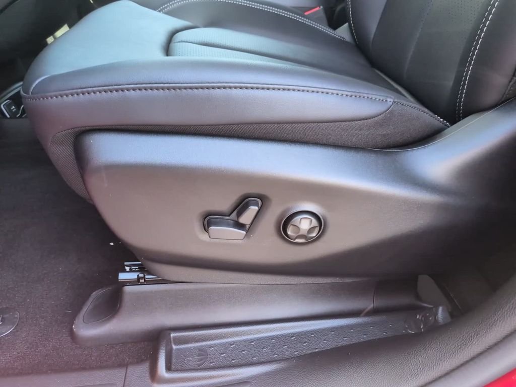 New 2027 Red Hot Pearl-Coat Exterior Paint Chrysler Select image 18