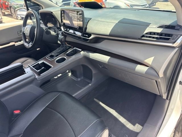 2022 Toyota Sienna LE - Photo 16