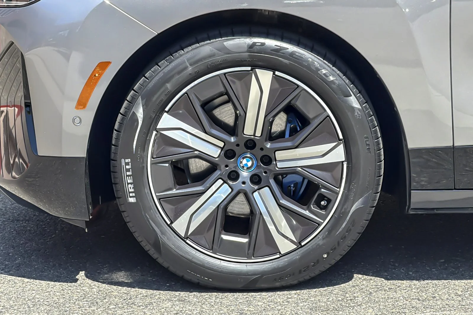 Used 2025 Oxide Grey Metallic BMW M60 Sports Activity Vehicle image 26