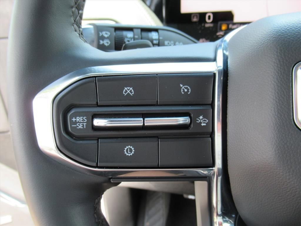 Used 2025 Summit White GMC Denali image 21