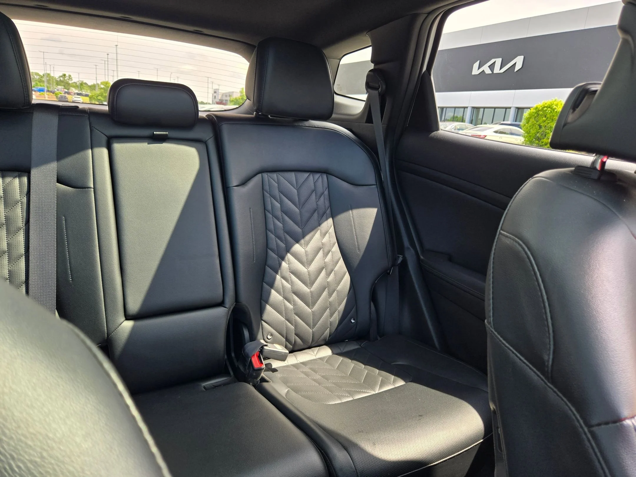 Used 2024 Glacial White Pearl Kia X-Line image 14