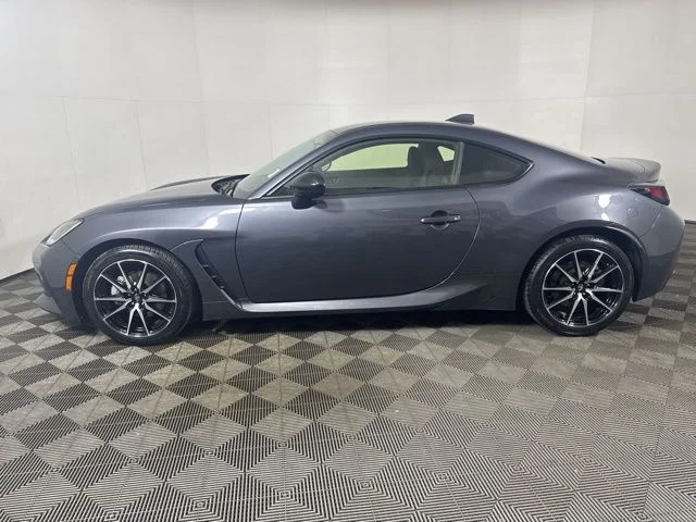 Used 2024 Pavement Toyota Base image 7