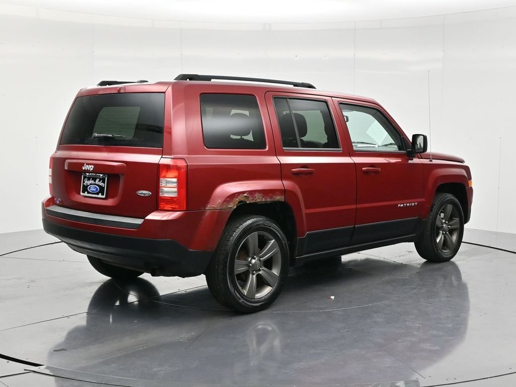 Used 2014 Deep Cherry Red Crystal Pearlcoat Jeep Latitude image 5