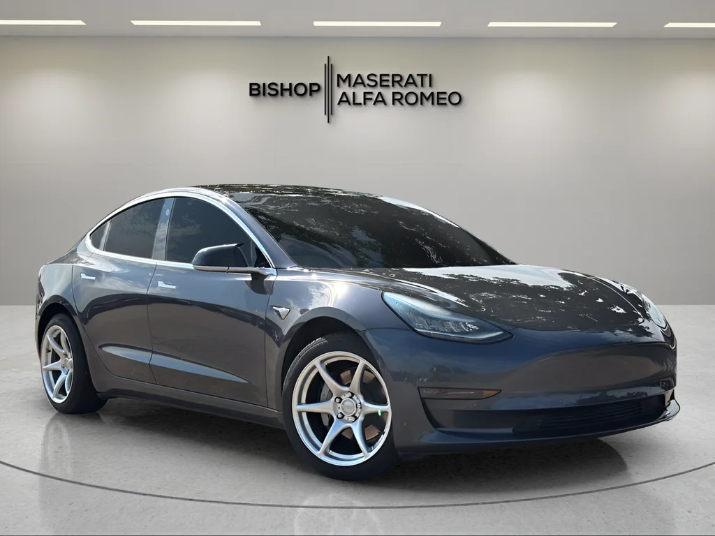 2019 Tesla Model 3 Rear-Wheel Drive Mid Range's photo