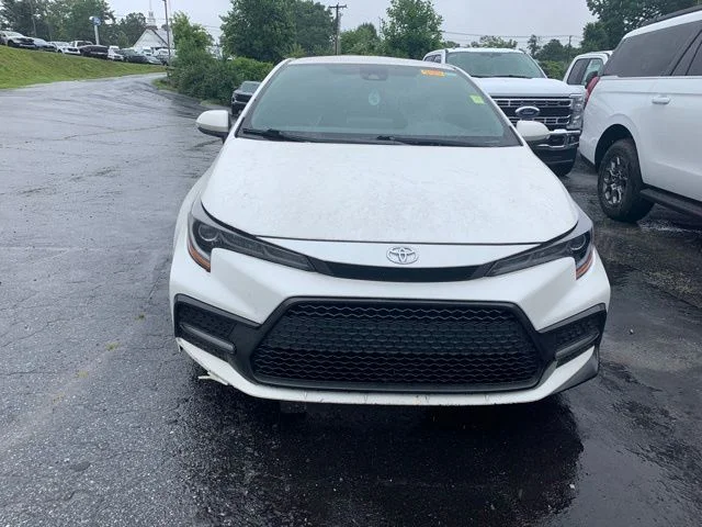 Used 2020 White Toyota SE image 3