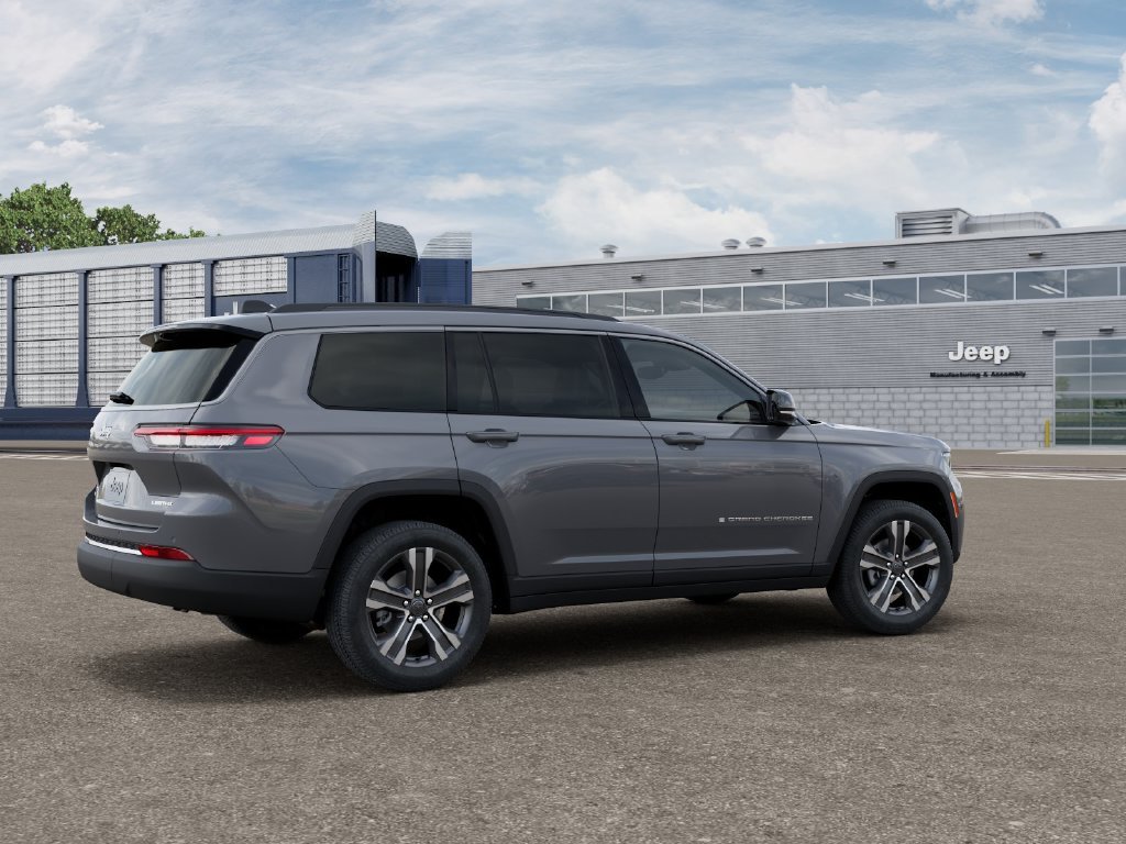 New 2027 Sting-Gray Clear-Coat Paint Jeep Limited image 4