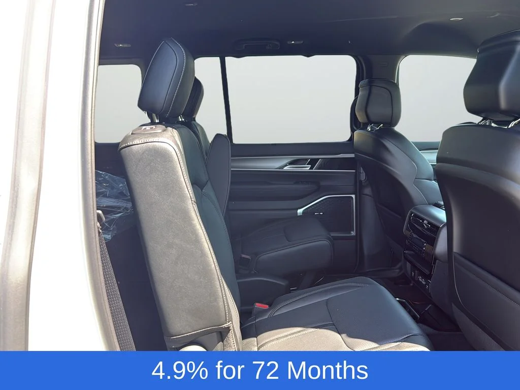 New 2026 Bright White Clear-Coat Exterior Paint Jeep Limited Altitude image 14