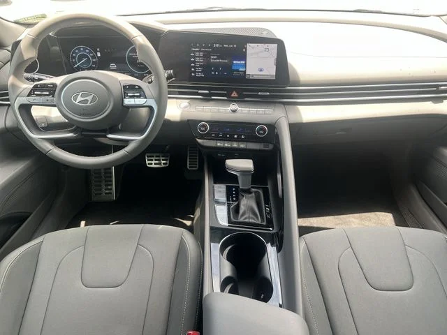 Used 2025 White Hyundai SEL Sport image 17